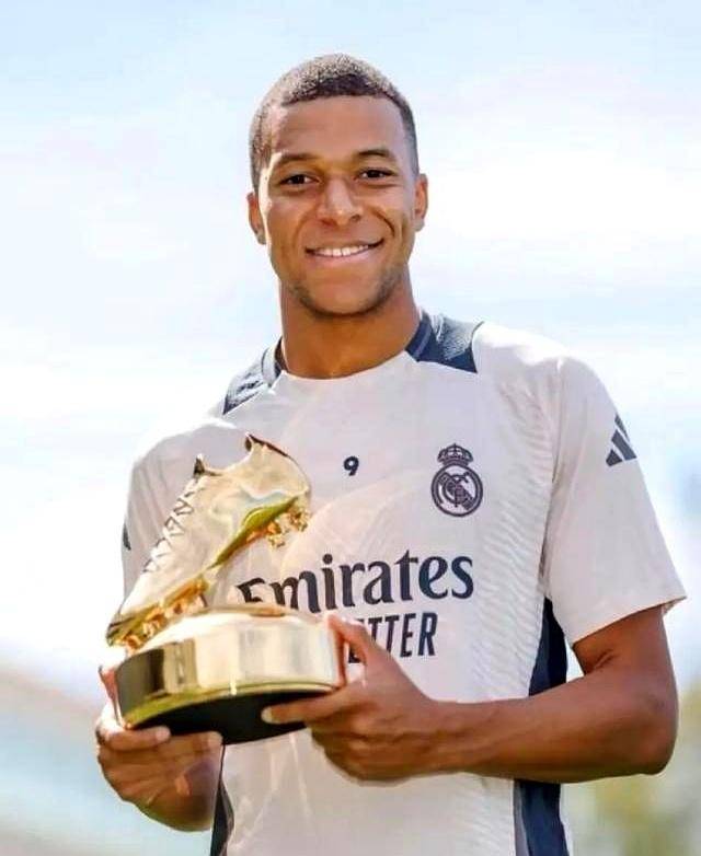 利雅得胜利2-1逆转费哈，C罗双响+补时第14分钟点射绝杀