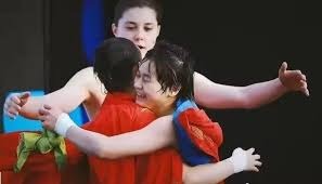 博彩行业的经济与社会双重影响（博彩业在经济与社会层面的双重效应）