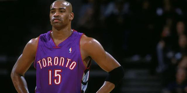 背后潜藏着 背后潜藏着