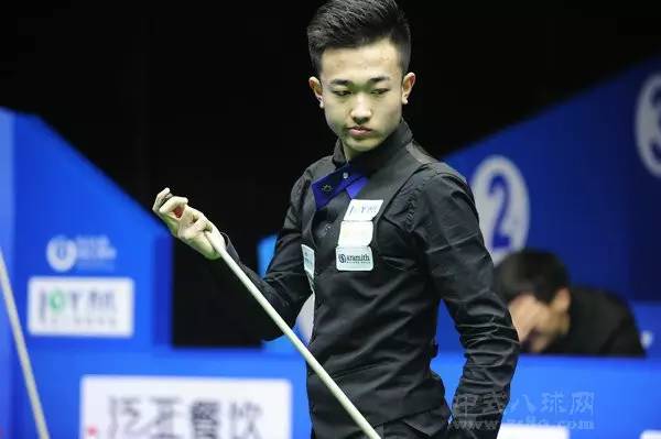 并与其签约 并与其签约