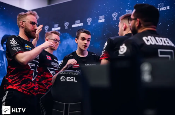 己在防守端 己在防守端